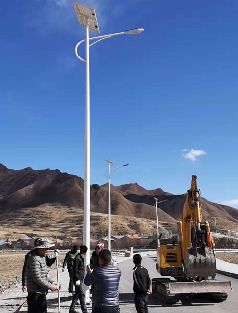 甘南碌曲10米察布查尔太阳能路灯项目