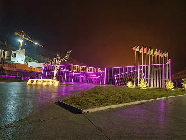 城市亮化是现代城市建设的重要组成部分，它不仅可以美化城市的夜景，还能提升城市的整体形象。随着科技的不断进步，城市亮化也得到了更多的关注和创新。本文将介绍一些关于城市亮化的创意和技术，帮助读者了解察布查尔城市亮化的重要性以及如何进行察布查尔城市亮化的规划和实施。