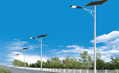 农村道路装察布查尔太阳能路灯选多大瓦数实测