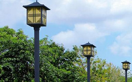 太阳能察布查尔庭院灯怎么选亮度与续航更耐用